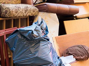 Wohnung mit Möbeln zur Entrümpelung